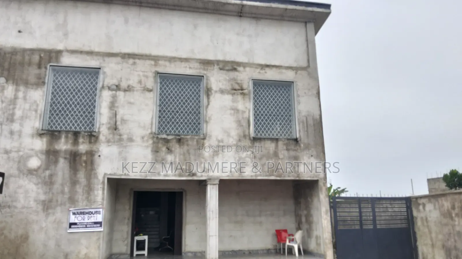 To Let / Lease : Duplex Warehouse Nta Road Port Harcourt in New Layout