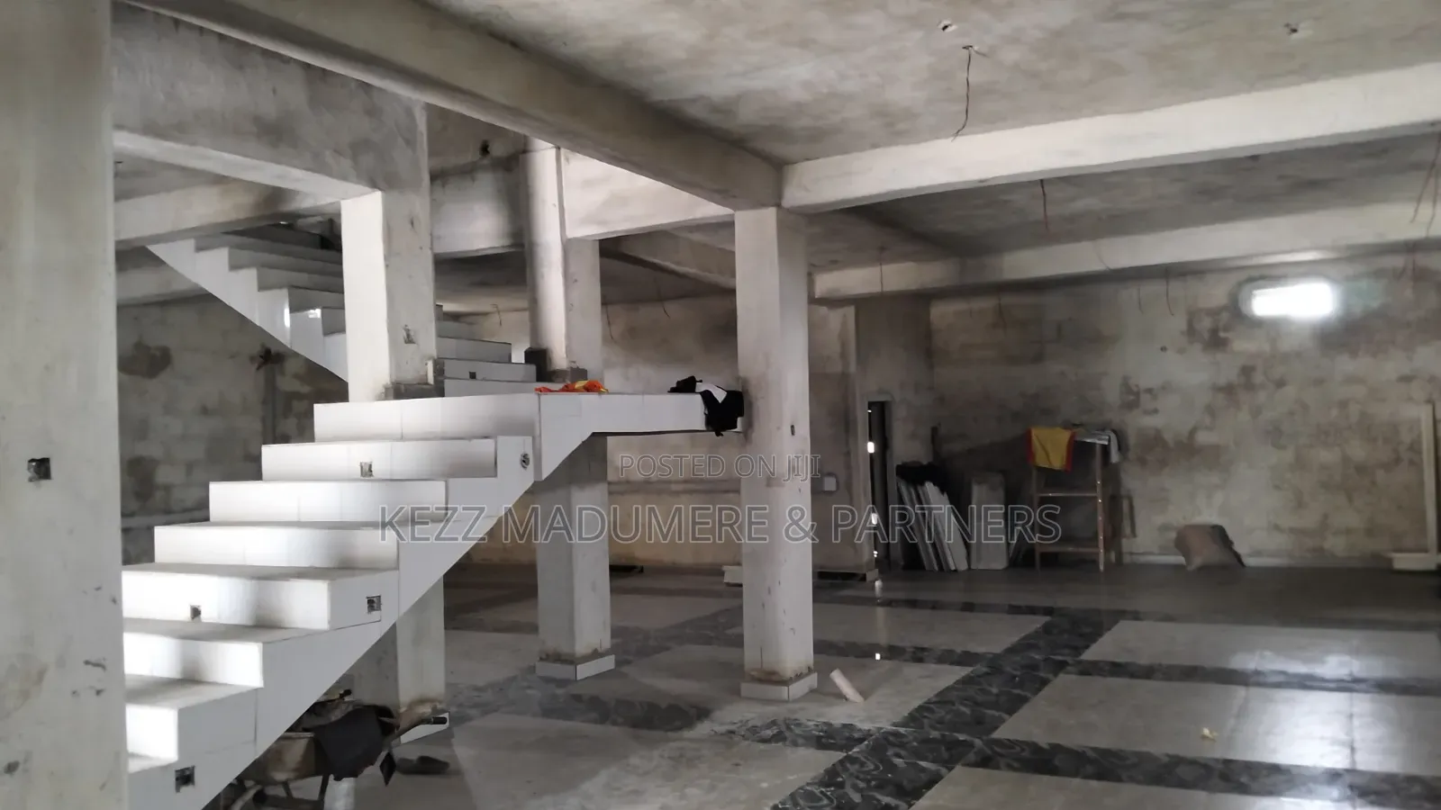 To Let / Lease : Duplex Warehouse Nta Road Port Harcourt in New Layout