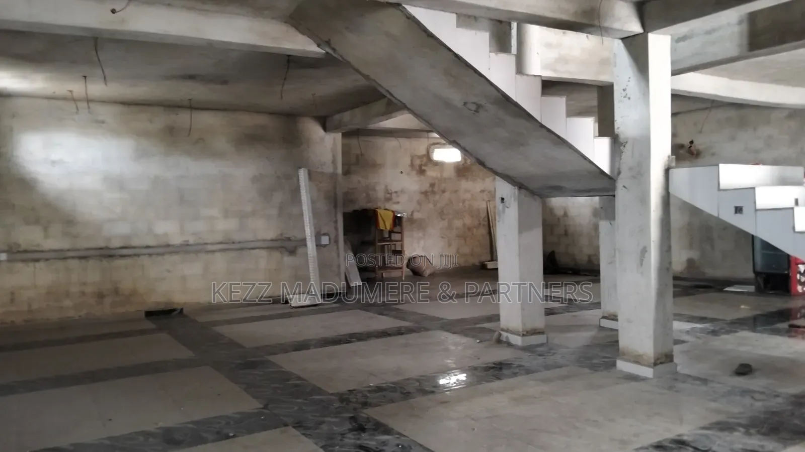 To Let / Lease : Duplex Warehouse Nta Road Port Harcourt in New Layout