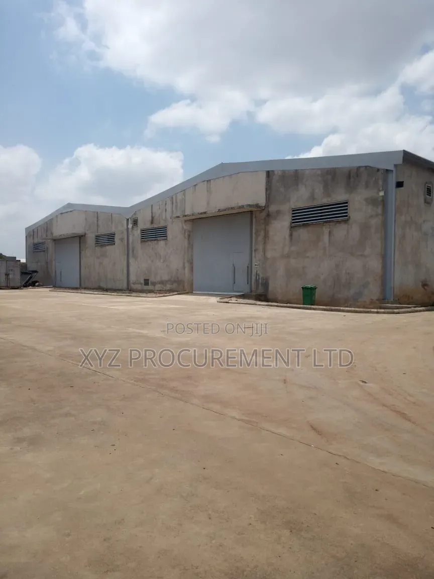 Self Compound 1,500 SQM Warehouse With Massive Outer Space in Idu Industrial
