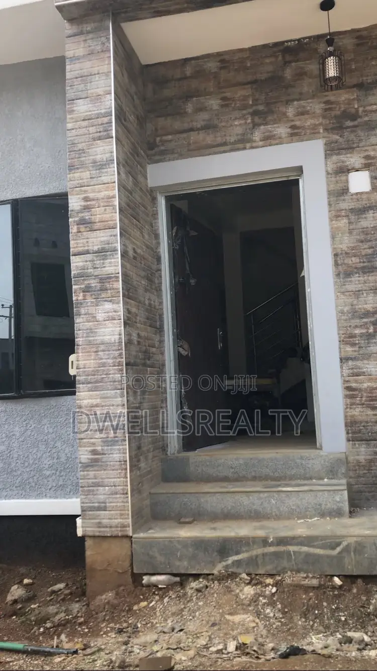 4bdrm Townhouse/Terrace in Zzzz, Sabon Lugbe for sale in Sabon Lugbe