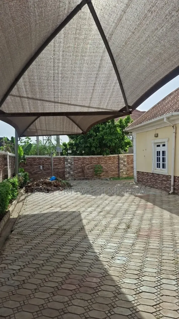 4bdrm Duplex in Dape for sale in Dape