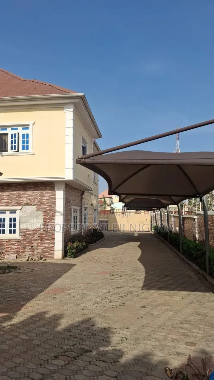 4bdrm Duplex in Dape for sale in Dape