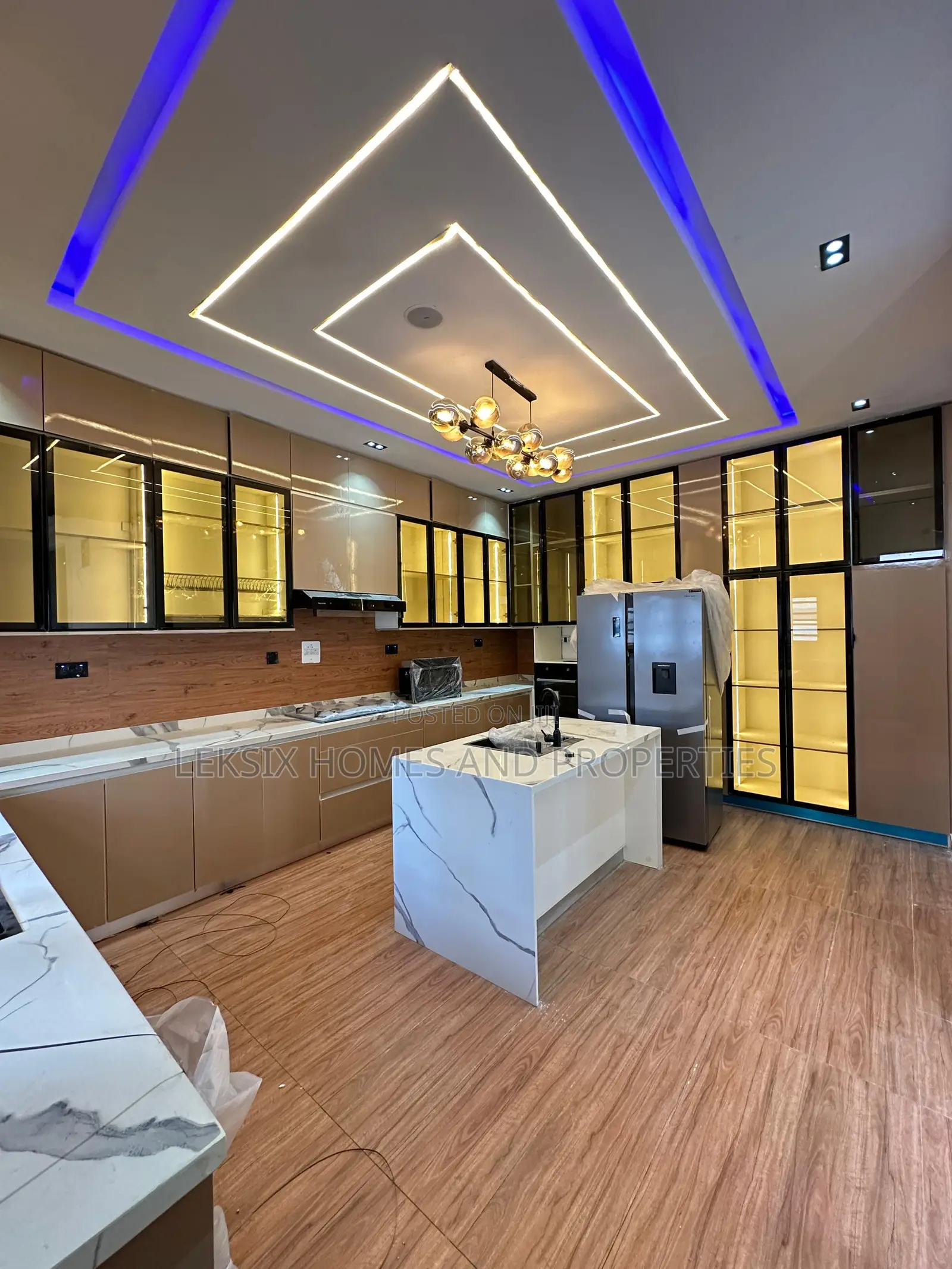 5bdrm Duplex in A Well Secured, Lekki Phase 2 for sale in Lekki Phase 2