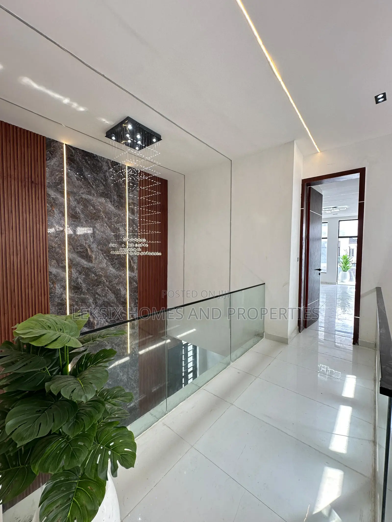 5bdrm Duplex in A Well Secured, Lekki Phase 2 for sale in Lekki Phase 2