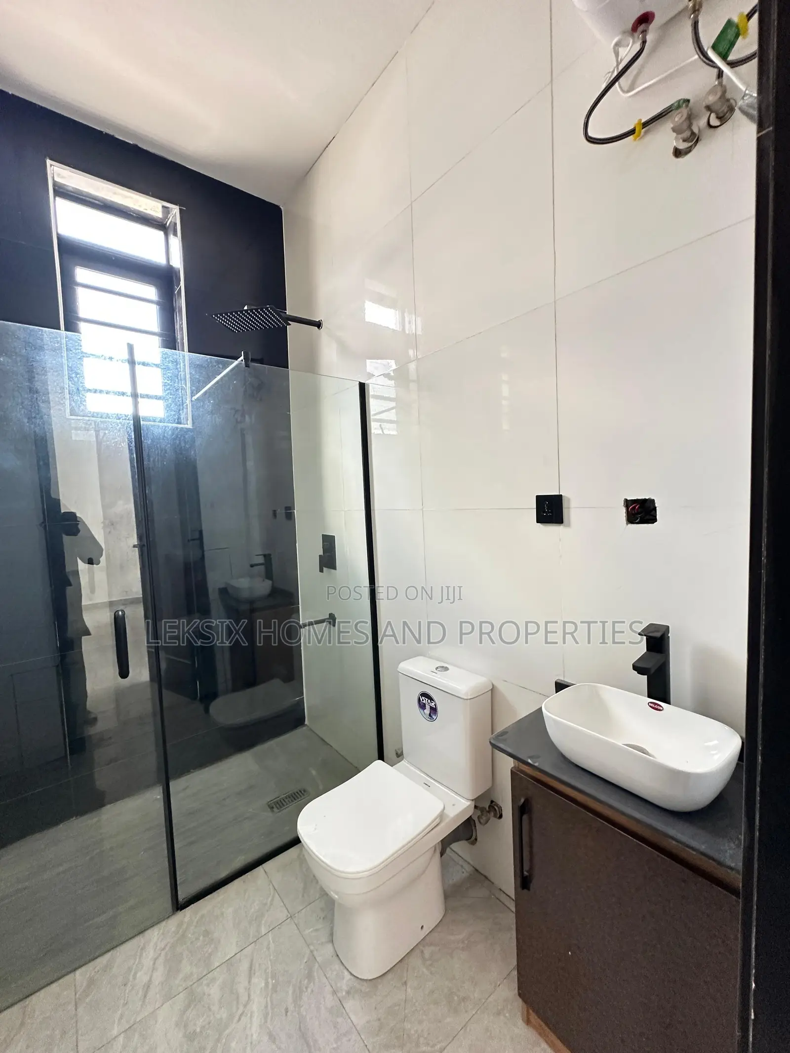 4bdrm Duplex in A Well Secured, Lekki Phase 2 for sale in Lekki Phase 2