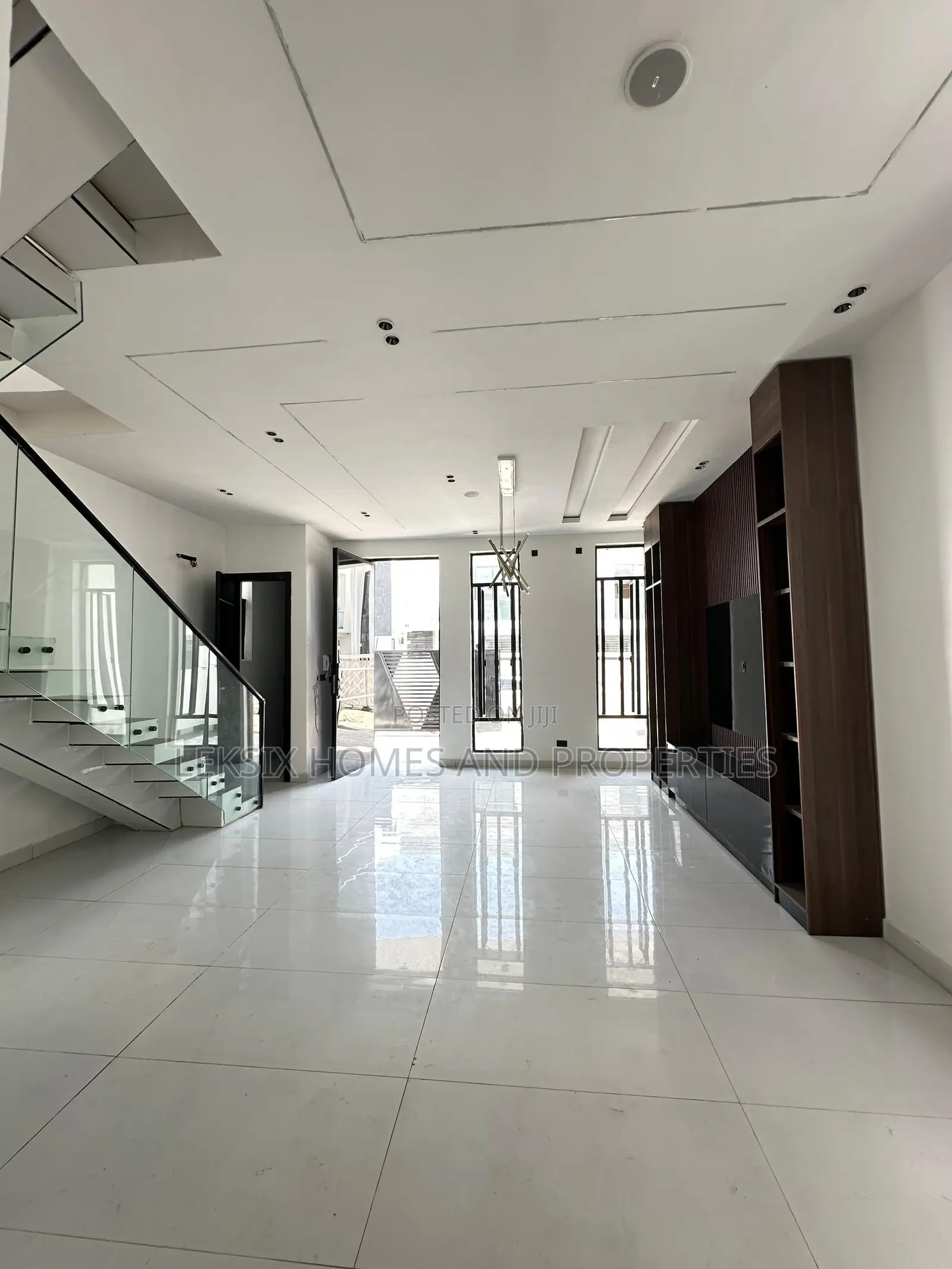 4bdrm Duplex in A Well Secured, Lekki Phase 2 for sale in Lekki Phase 2