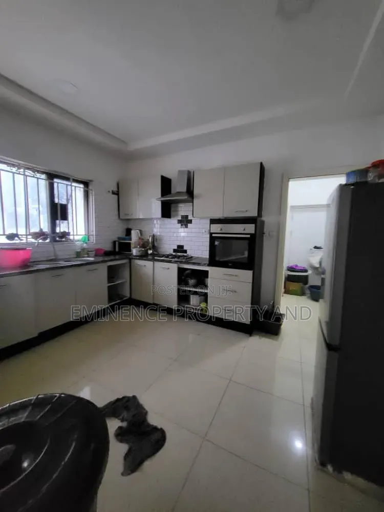 3bdrm Apartment in Oral, Lekki Phase 1 for rent in Lekki Phase 1