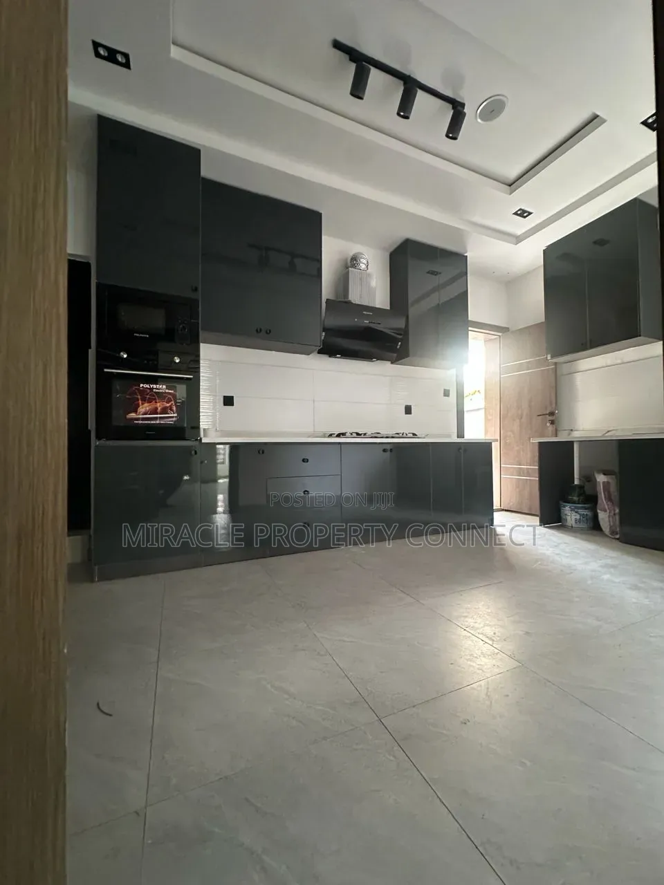 Furnished 4bdrm Duplex in Millennium, Millenuim/UPS for sale in Millenuim/UPS