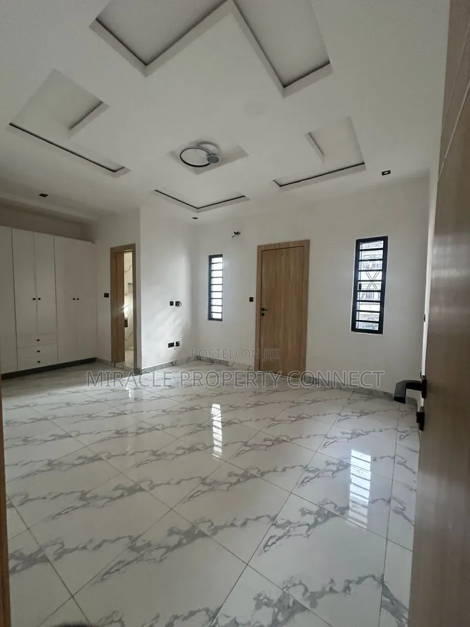 Furnished 4bdrm Duplex in Millennium, Millenuim/UPS for sale in Millenuim/UPS