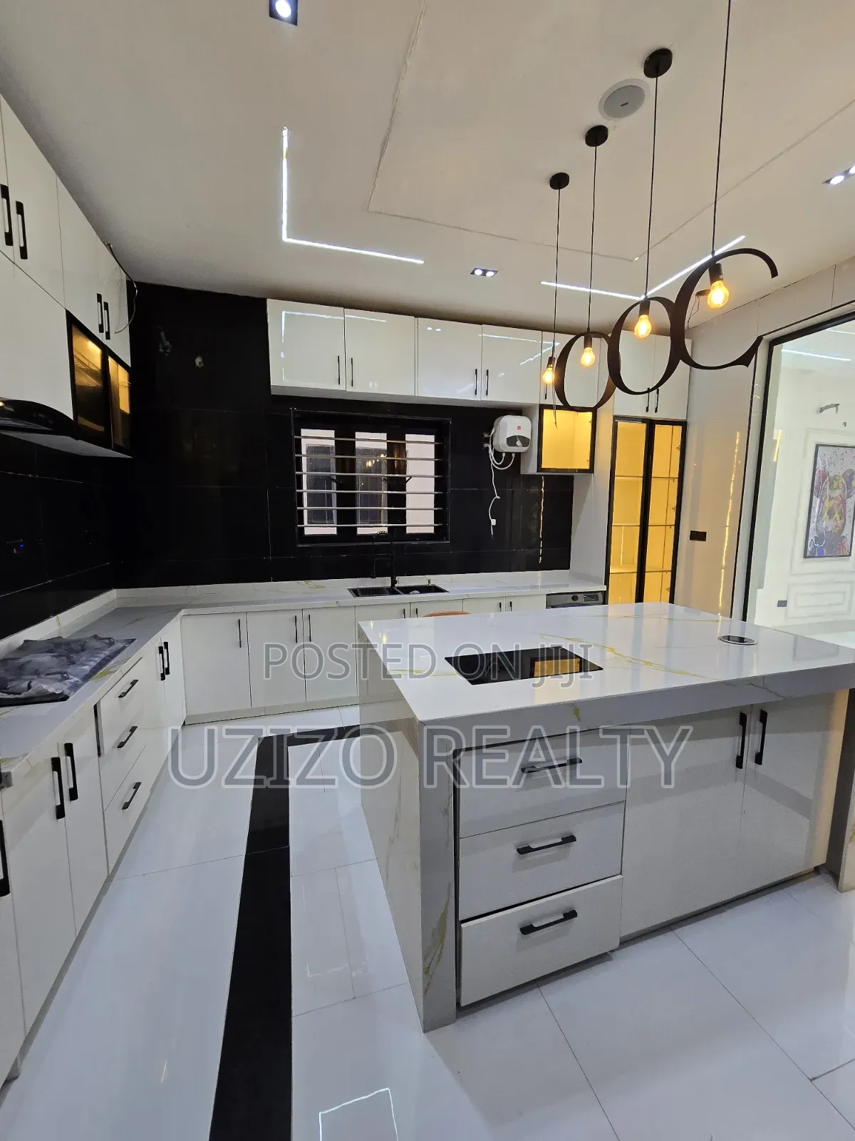 4bdrm Duplex in Thomas Estate for sale in Thomas Estate