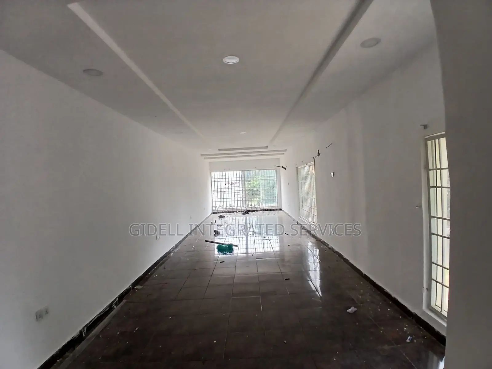 60sqm Shop / Office Space on the First Floor in Area 11