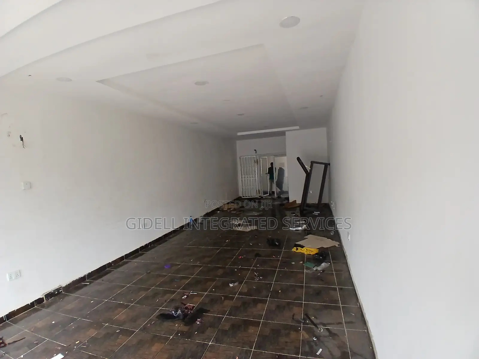 60sqm Shop / Office Space on the First Floor in Area 11