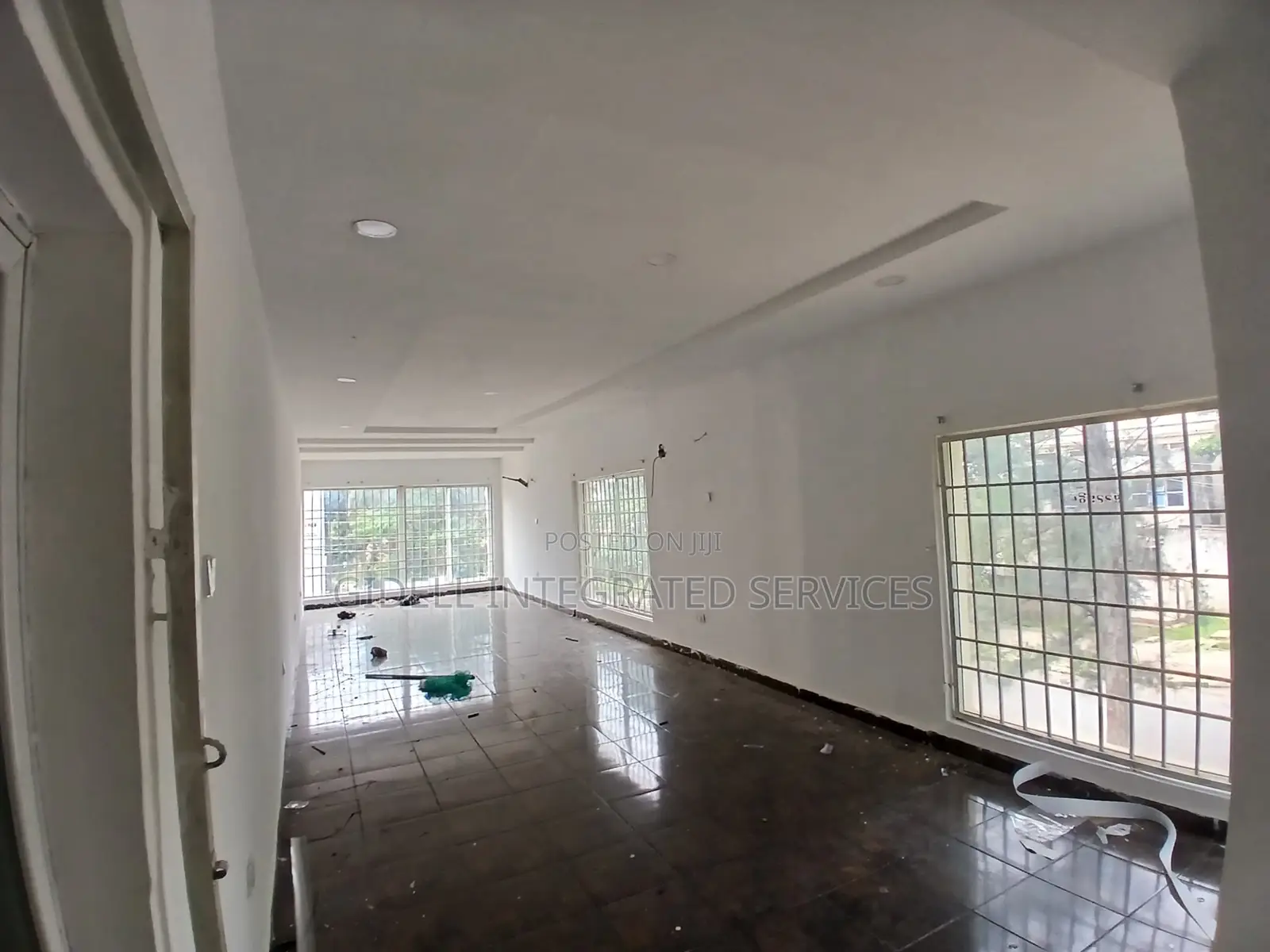 60sqm Shop / Office Space on the First Floor in Area 11
