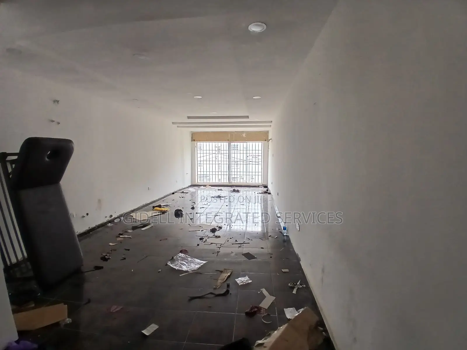 60sqm Shop / Office Space on the First Floor in Area 11