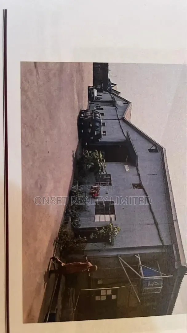 2bay Warehouse in Mushin in CHallenge / Mushin