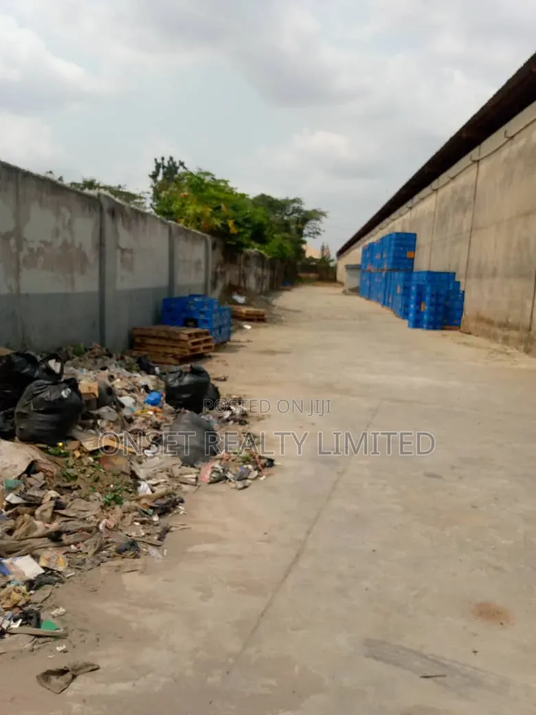 2bay Warehouse in Mushin in CHallenge / Mushin
