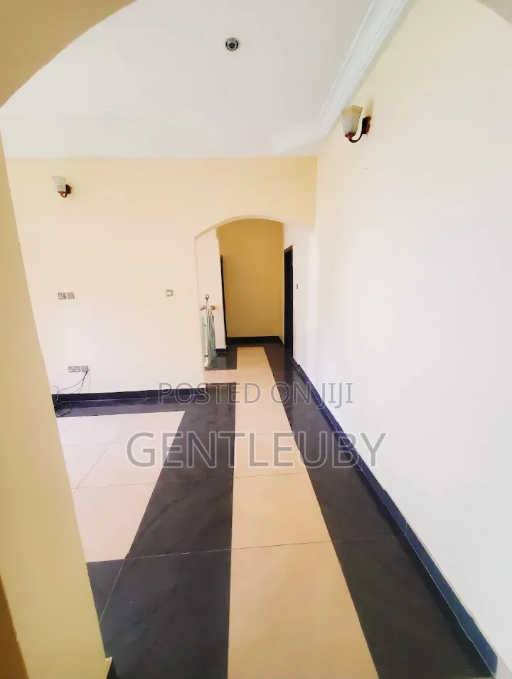 5bdrm House in West End Estate, Lekki Phase 2 for rent in Lekki Phase 2