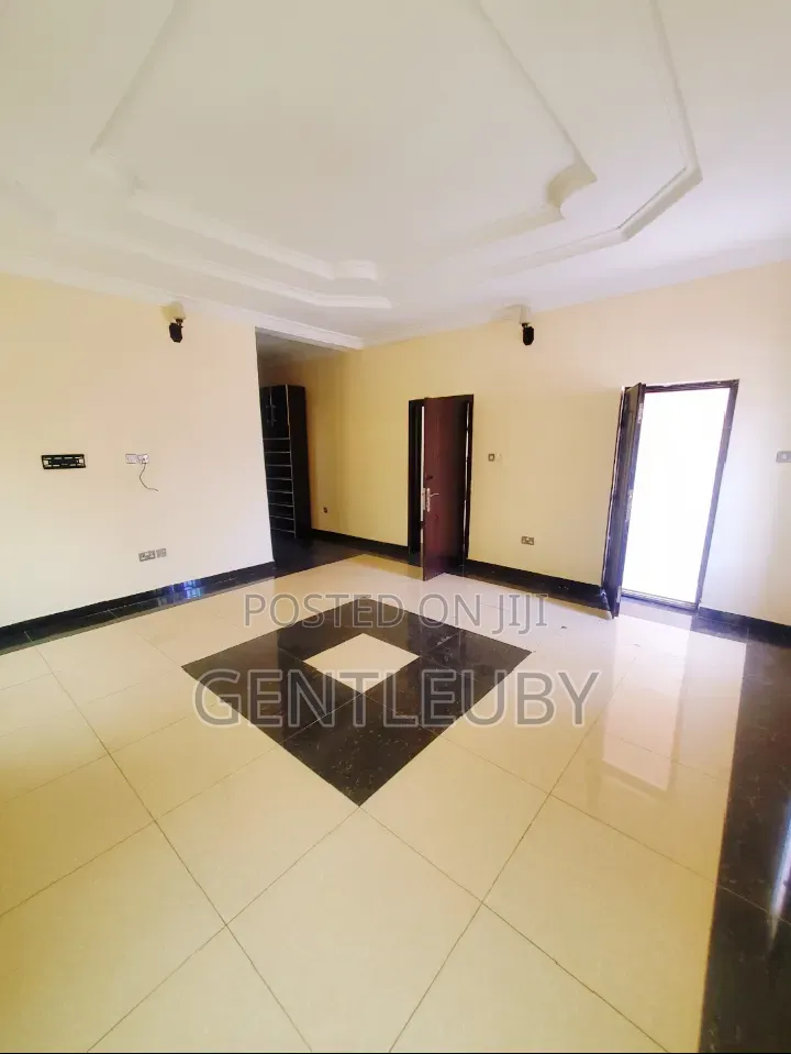 5bdrm House in West End Estate, Lekki Phase 2 for rent in Lekki Phase 2
