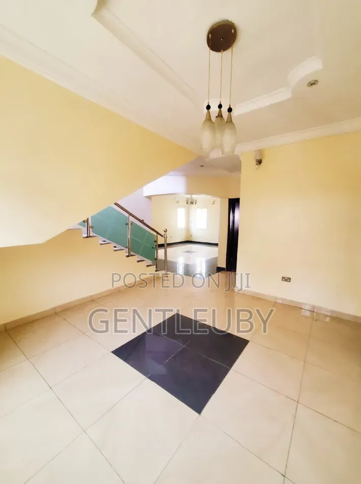 5bdrm House in West End Estate, Lekki Phase 2 for rent in Lekki Phase 2
