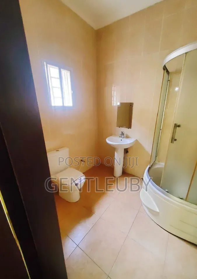 5bdrm House in West End Estate, Lekki Phase 2 for rent in Lekki Phase 2