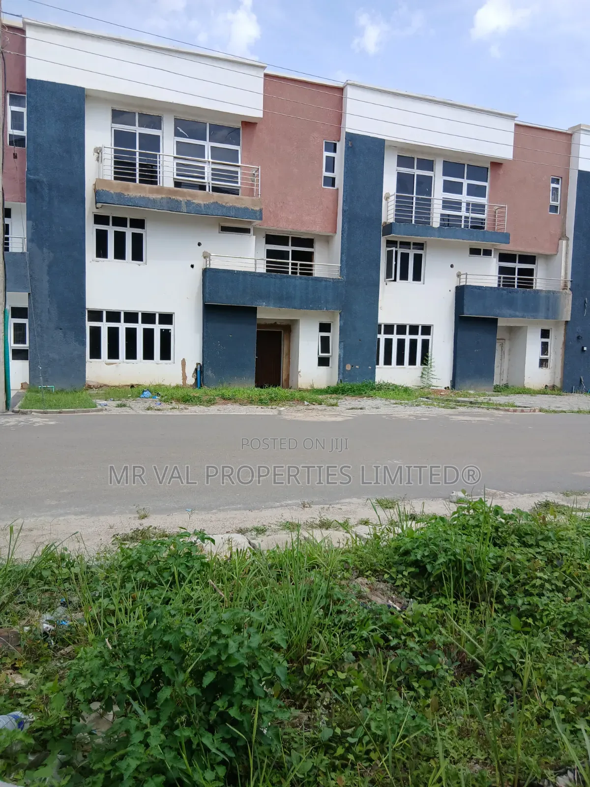 4bdrm Townhouse/Terrace in Dantata Estate, Bunkoro for sale in Bunkoro