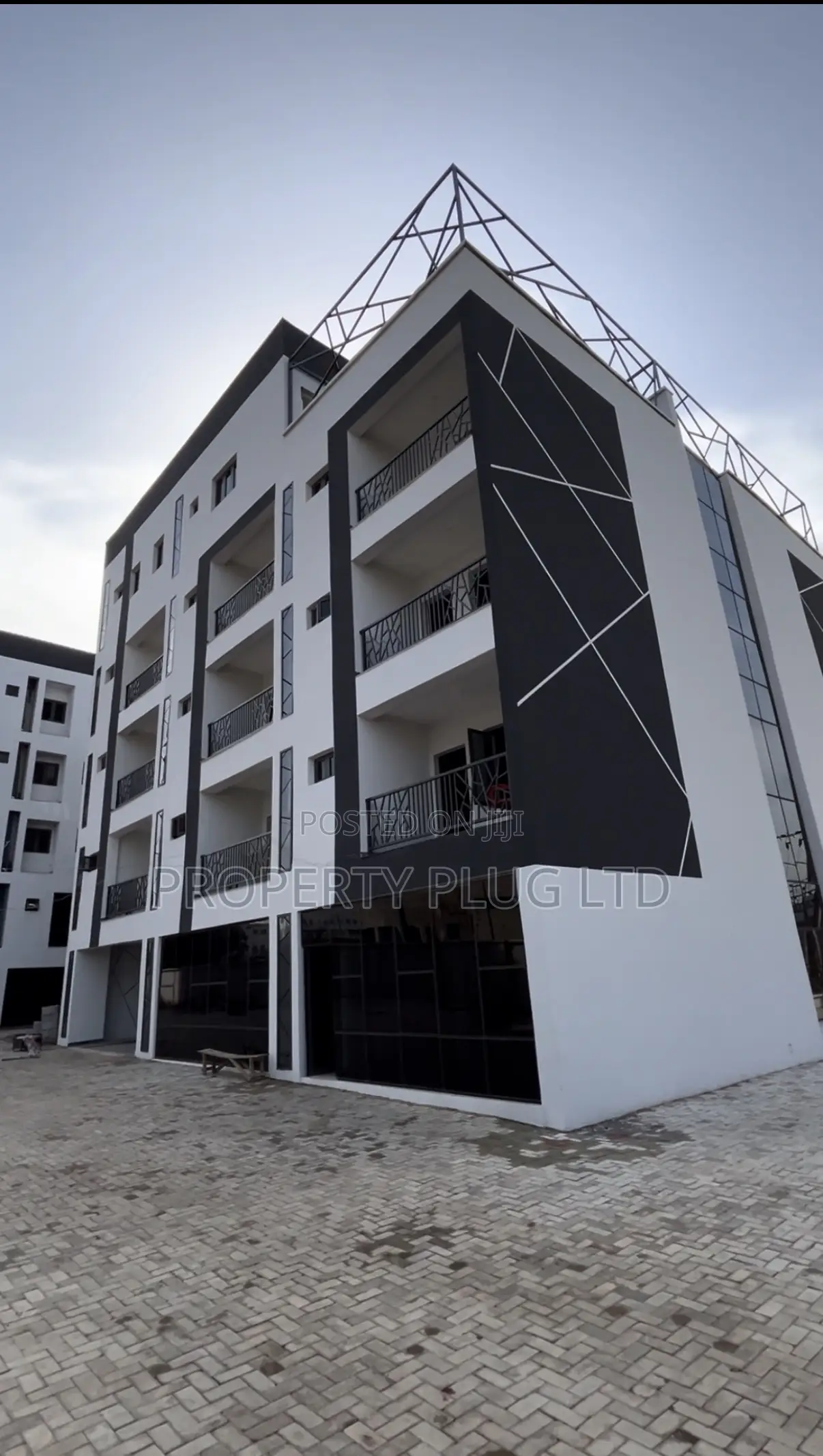 Office Spaces Available for Rent in Mabushi