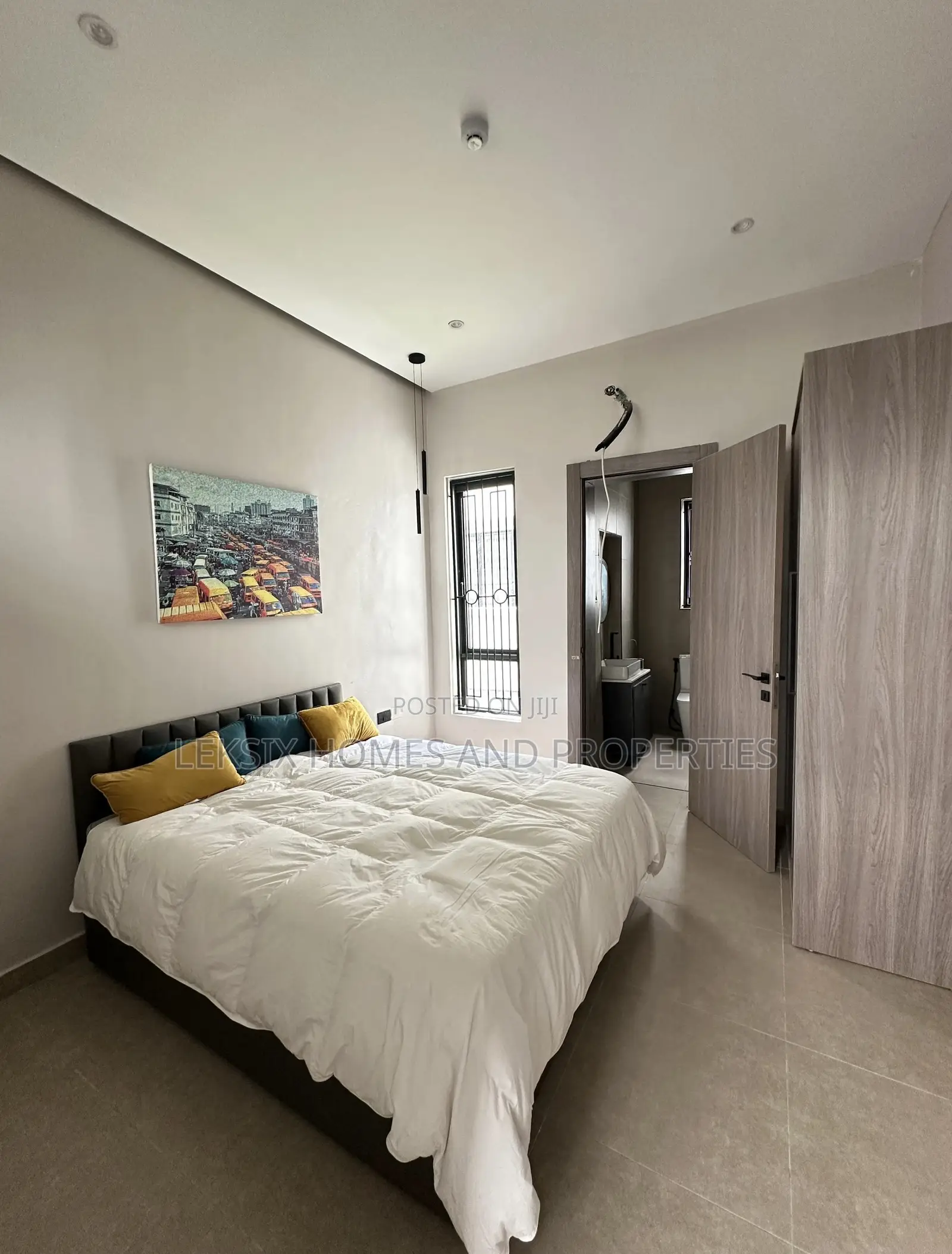 5bdrm Duplex in A Well Secured, Lekki Phase 2 for sale in Lekki Phase 2