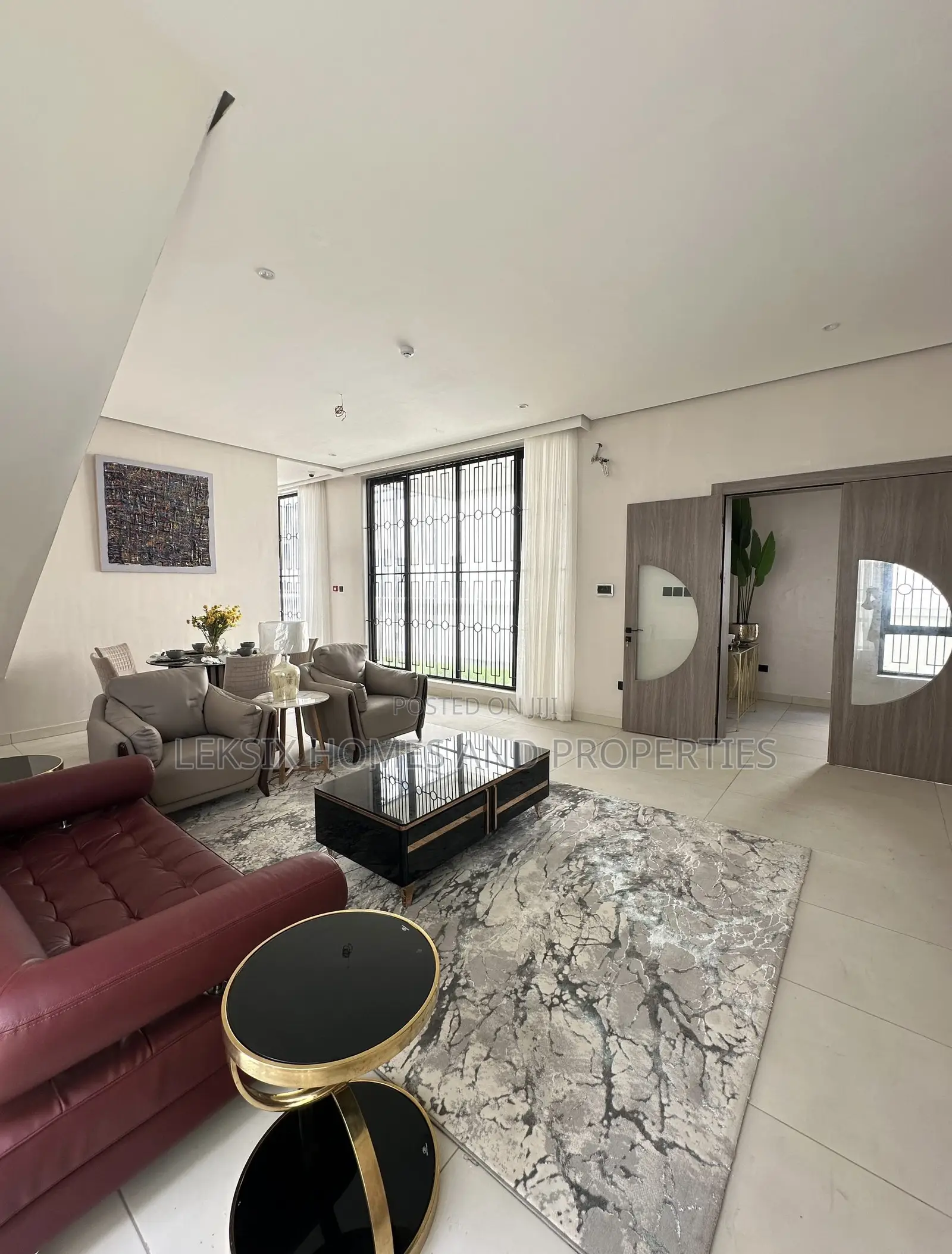 5bdrm Duplex in A Well Secured, Lekki Phase 2 for sale in Lekki Phase 2
