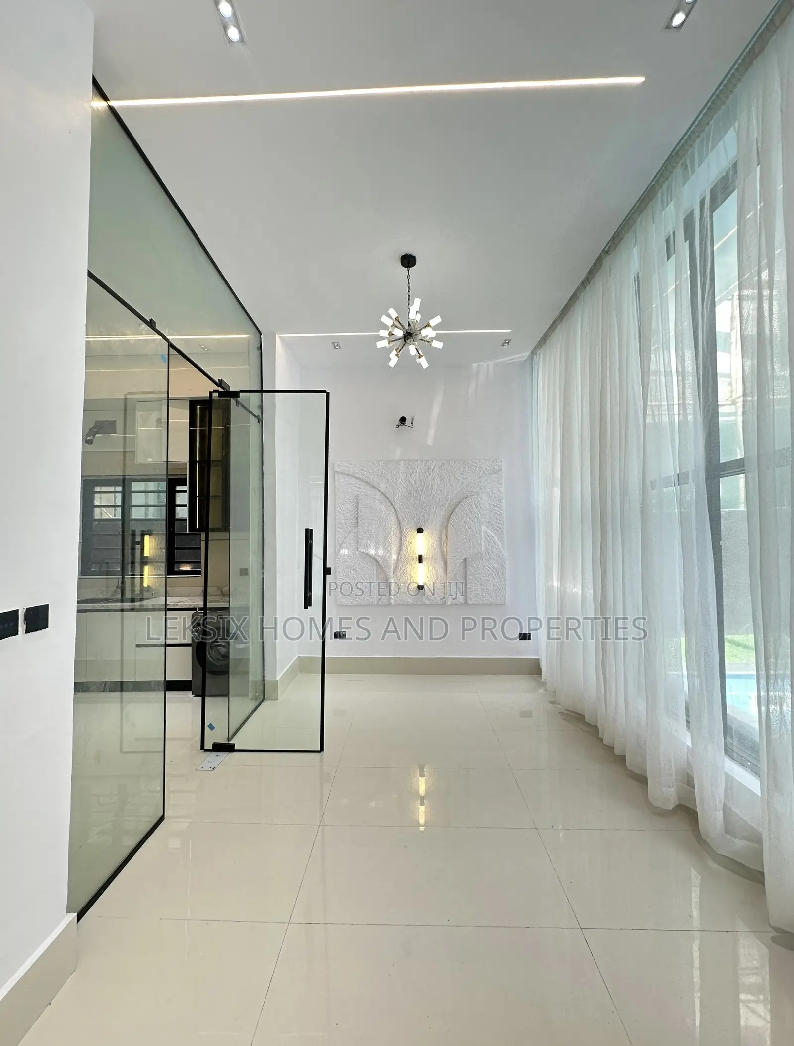 5bdrm Duplex in A Well Secured, Lekki Phase 2 for sale in Lekki Phase 2