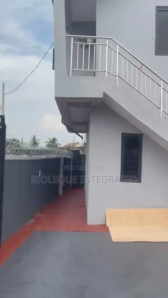2bdrm Block of Flats in Olubode Close, Egbeda for sale in Egbeda