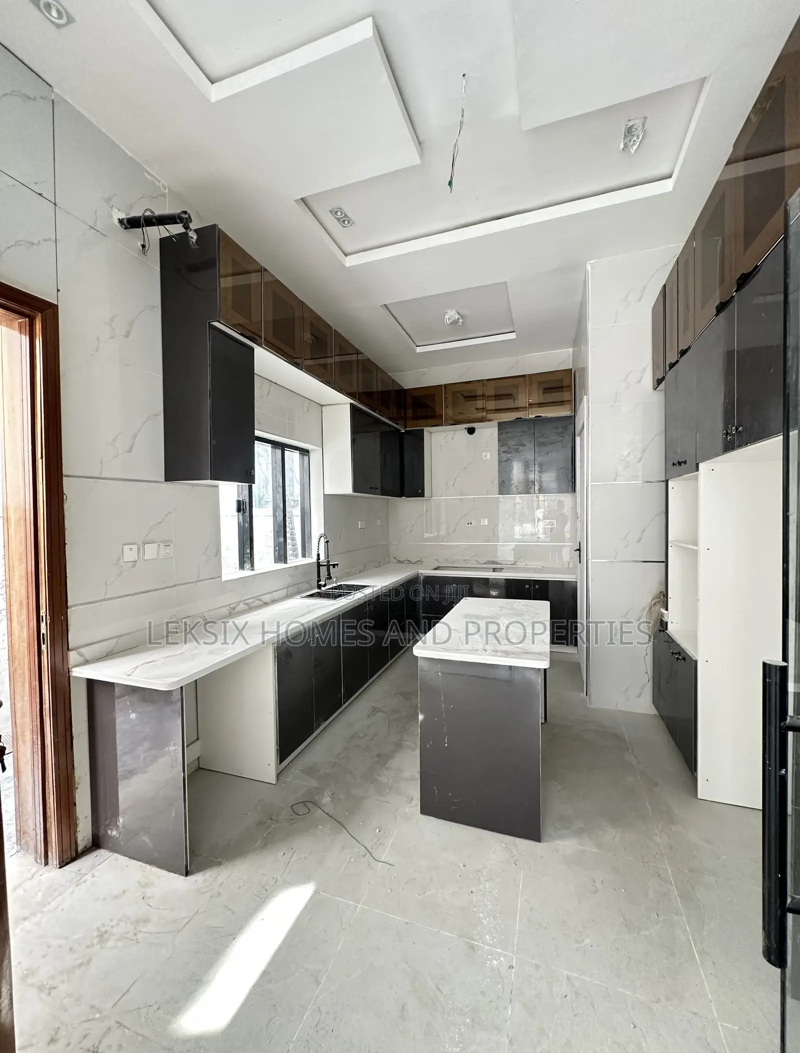 4bdrm Duplex in A Well Secured, Chevron for sale in Chevron