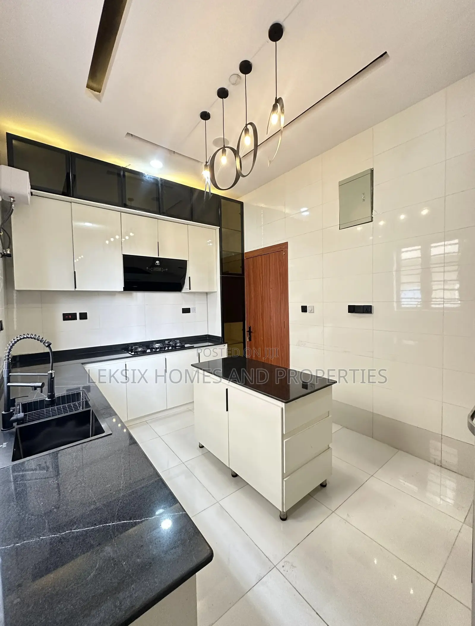 4bdrm Duplex in A Well Secured, Ado / Ajah for sale in Ado / Ajah