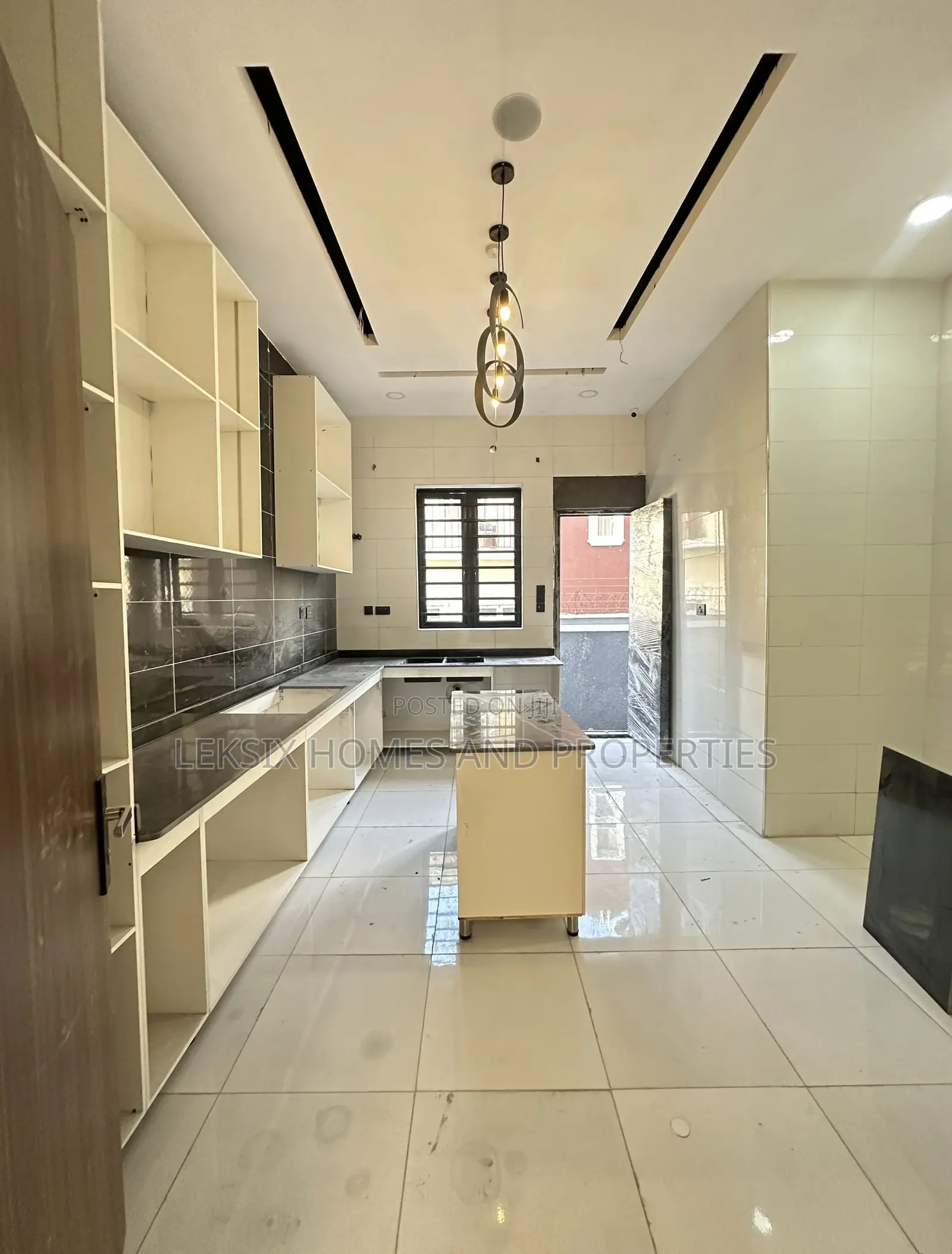 5bdrm Duplex in A Well Secured, Ado / Ajah for sale in Ado / Ajah