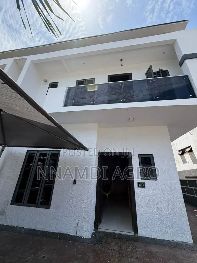 4bdrm Duplex in Chevron for rent in Chevron
