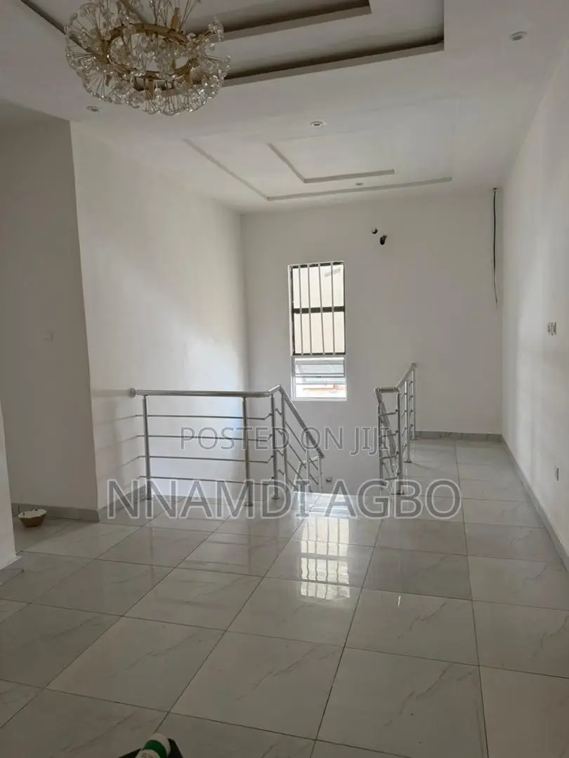 4bdrm Duplex in Chevron for rent in Chevron