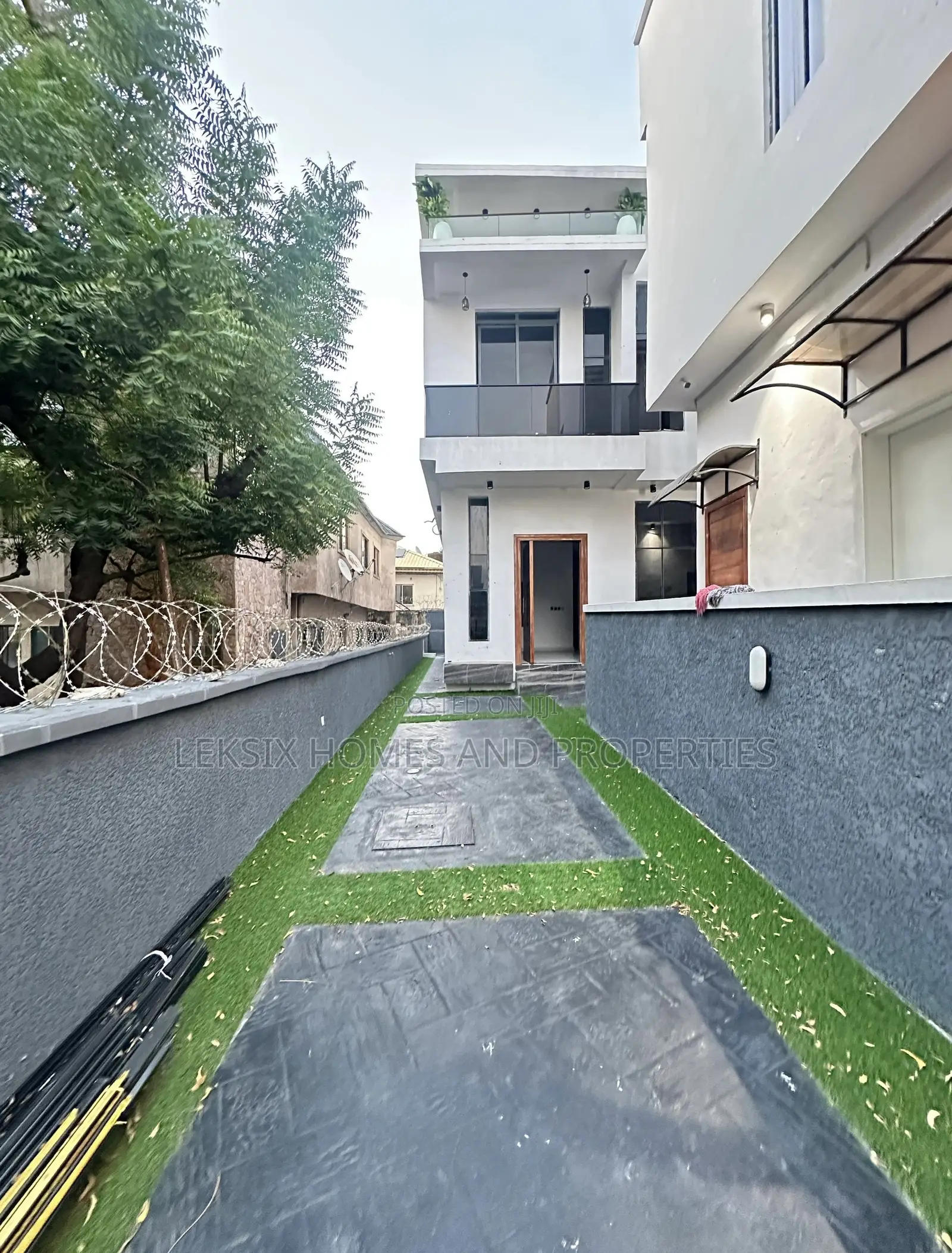 4bdrm Duplex in A Well Secured, Ado / Ajah for sale in Ado / Ajah