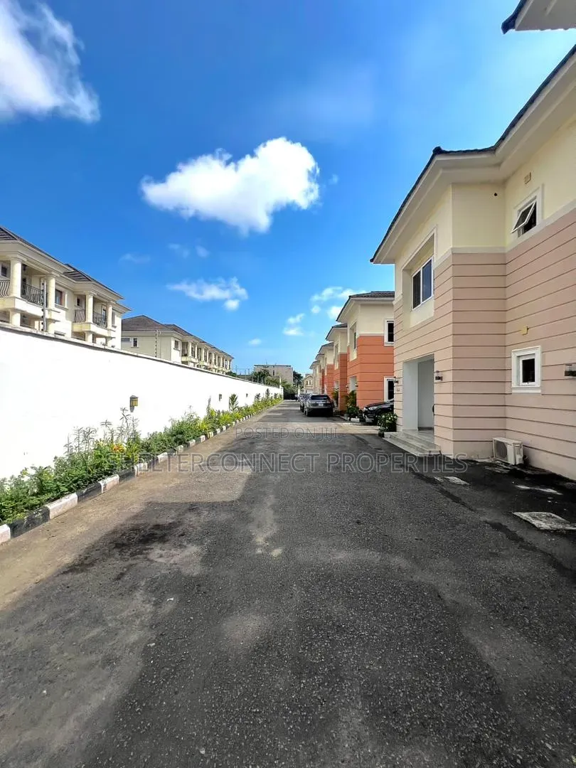 4bdrm Duplex in Lekki Phase 1 for rent in Lekki Phase 1