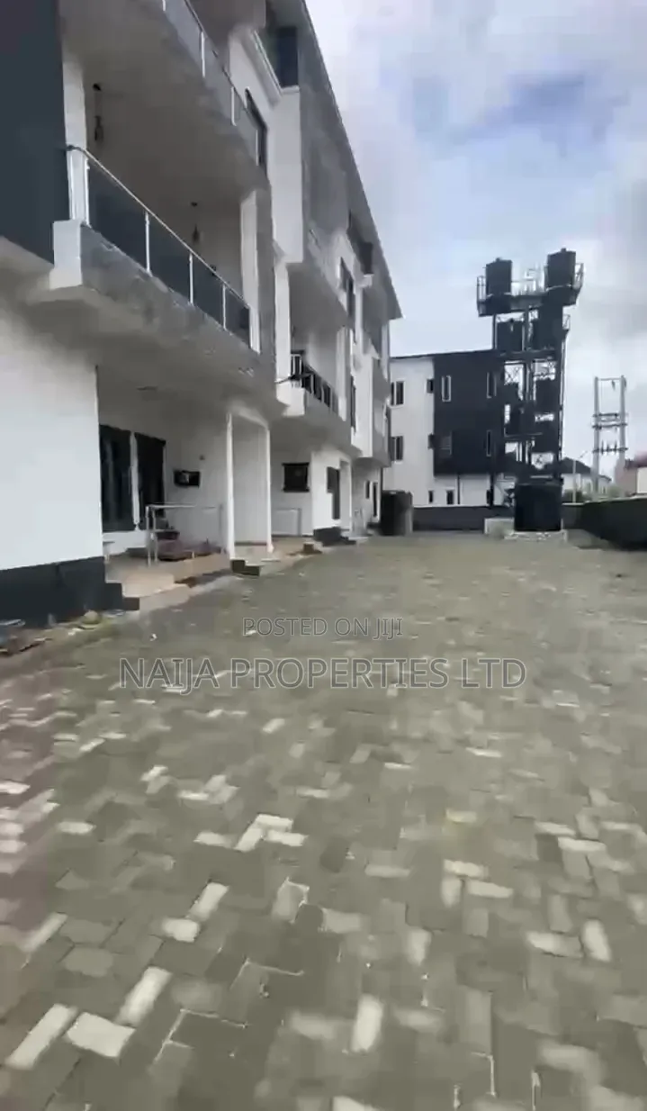 2bdrm Apartment in Mobil Rd, Ajiwe for rent in Ajiwe