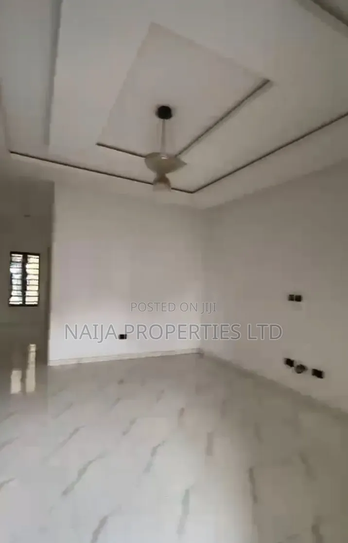 2bdrm Apartment in Mobil Rd, Ajiwe for rent in Ajiwe