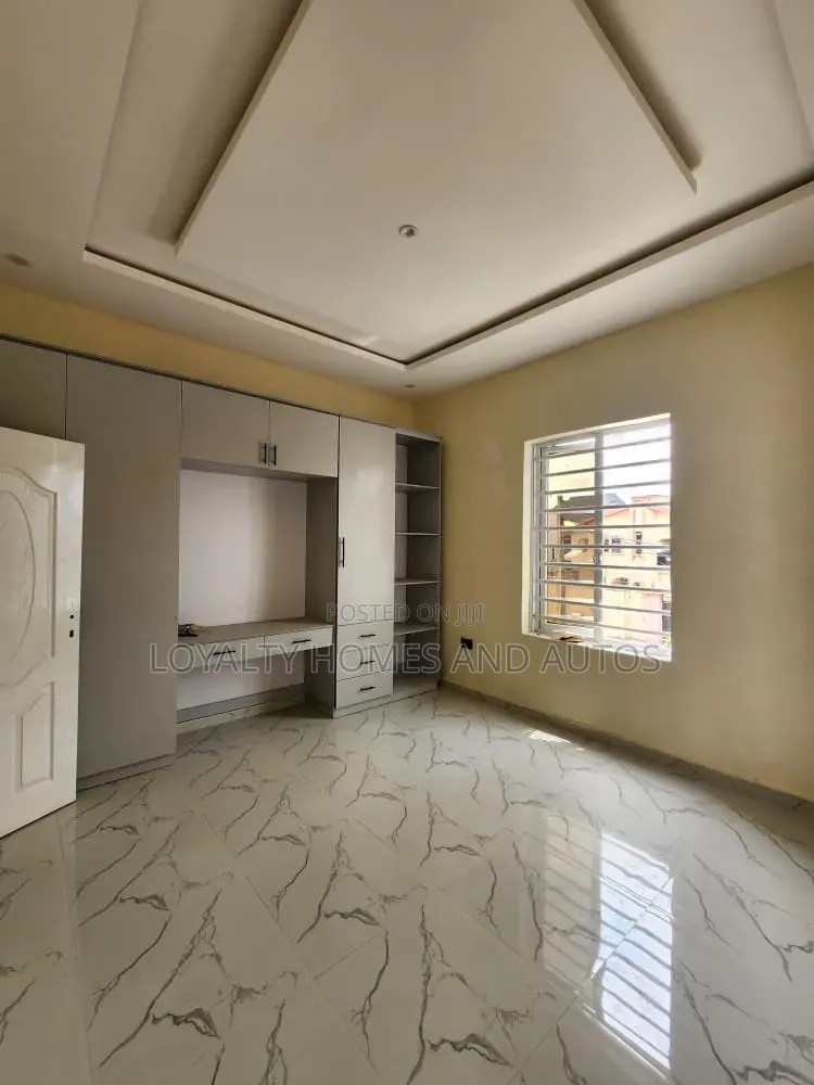 4bdrm Duplex in Mende for sale in Mende