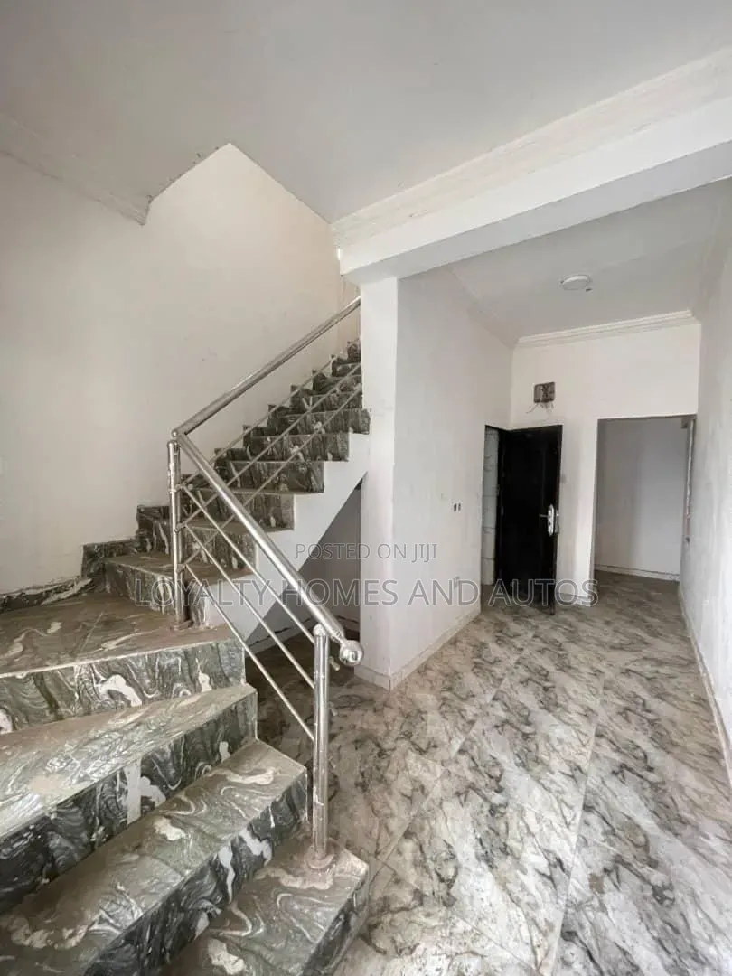 4bdrm Duplex in Mende for sale in Mende