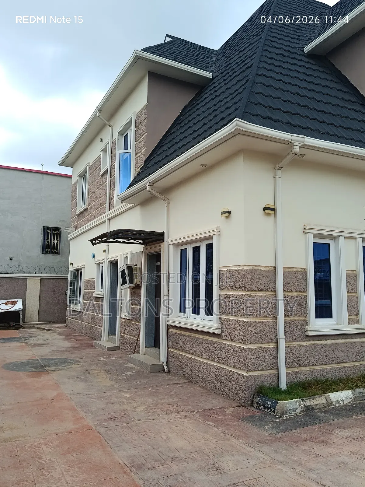 1bdrm Room & Parlour in Von Axis, Lugbe District for rent in Lugbe District