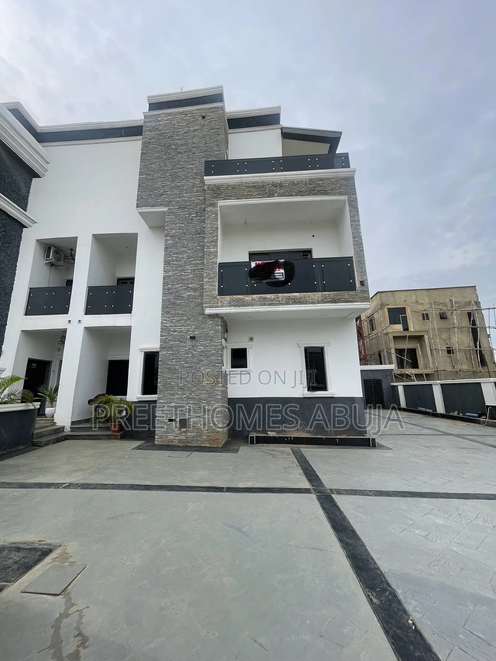 5bdrm Townhouse/Terrace in Ochacho Real Homes 3, Life Camp for sale in Life Camp