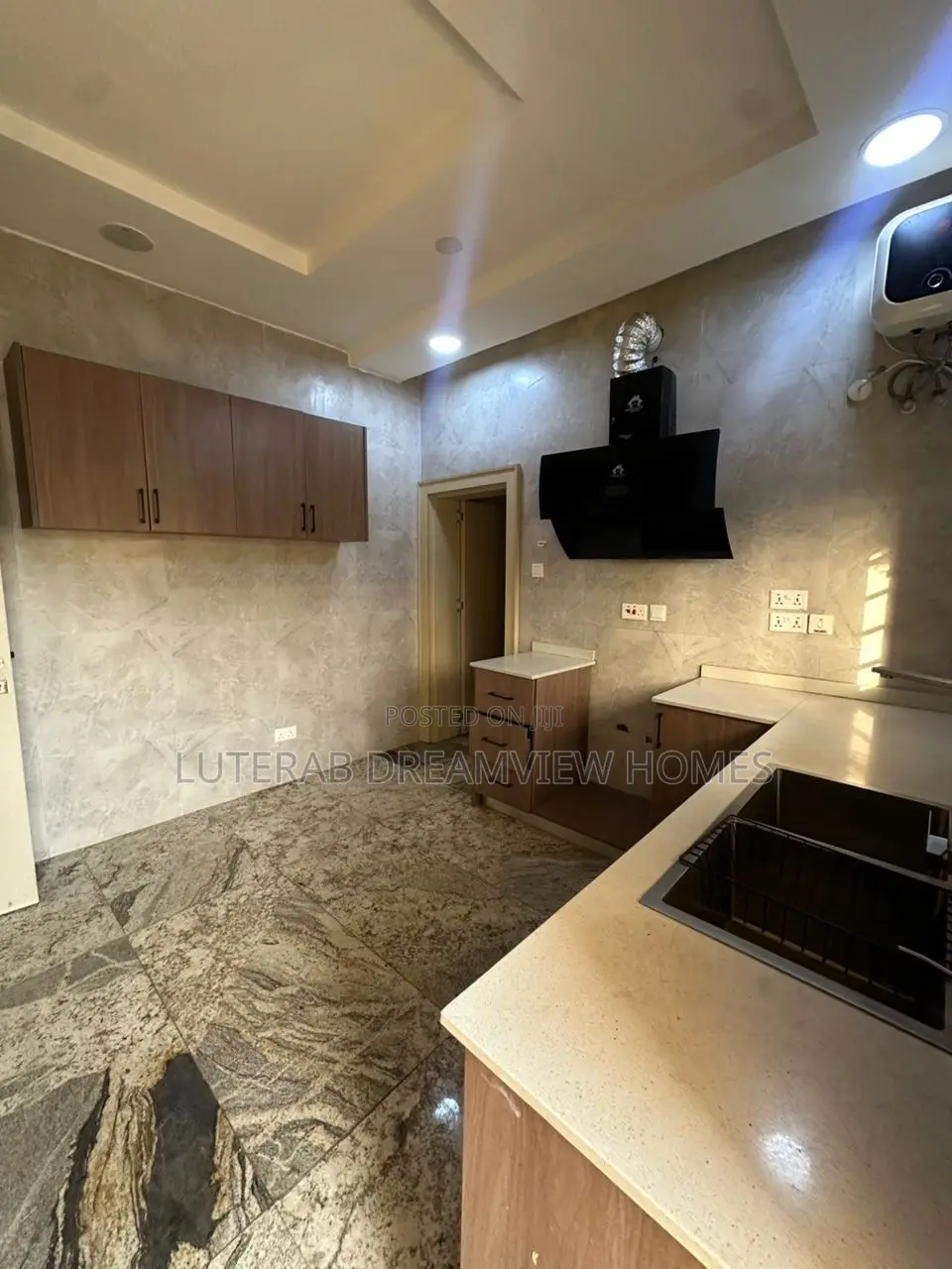 3bdrm Apartment in Amino Kano, Wuse 2 for rent in Wuse 2