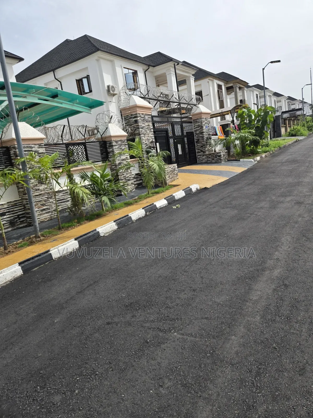 Furnished 3bdrm Apartment in Gaduwa Presidential for sale in Gaduwa
