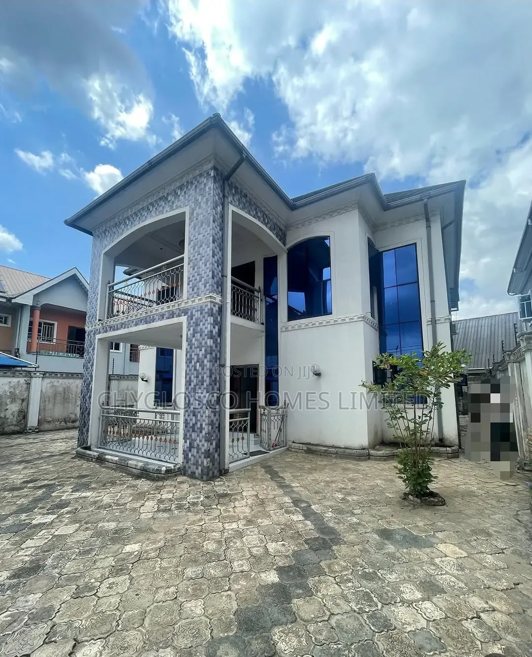 5bdrm Duplex in Eneka for sale in Eneka