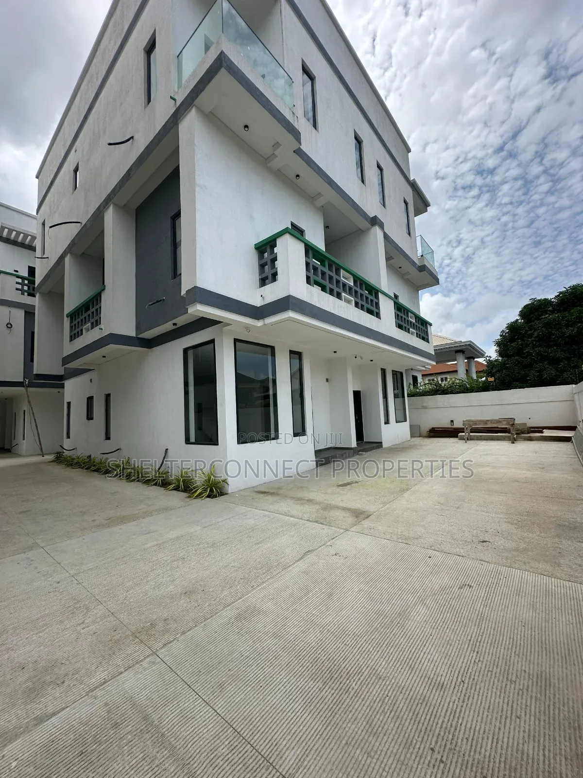 4bdrm Duplex in Lekki Phase 1 for sale in Lekki Phase 1