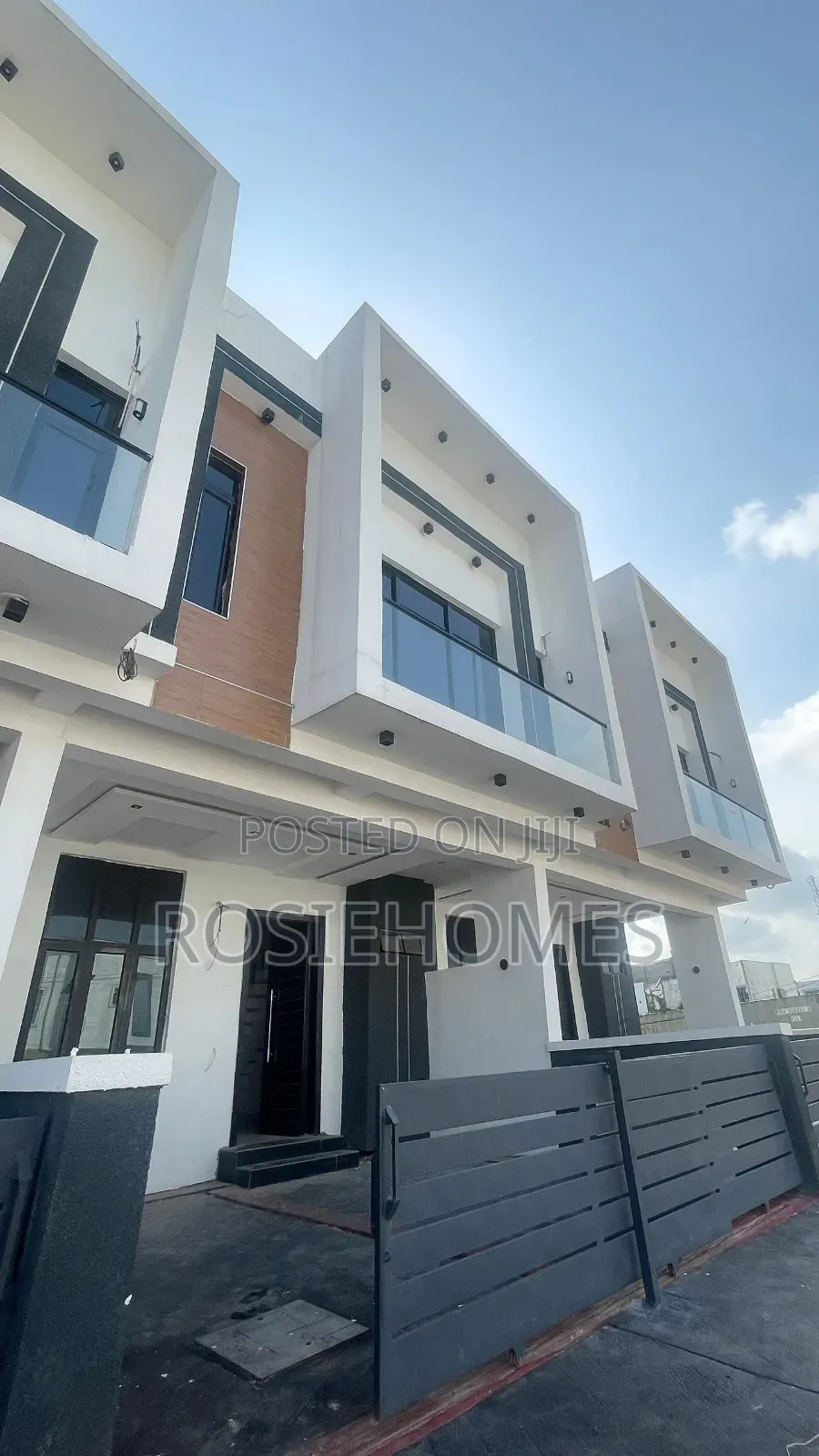 3bdrm Duplex in Ikota for sale in Ikota