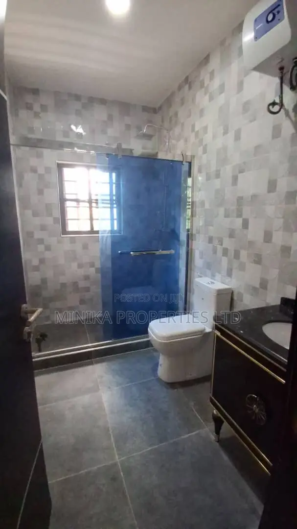 5bdrm Mansion in Lekki Phase 1 for sale in Lekki Phase 1